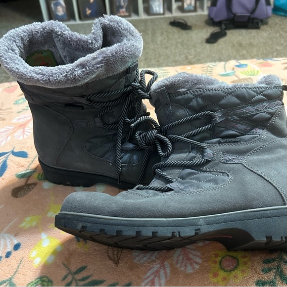 Baretraps Waterproof/Thermal Boots - Picture 2 of 3